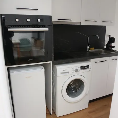 Orchide Mine Peza 公寓