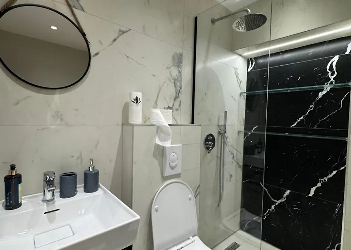 Orchide Mine Peza ティラナ