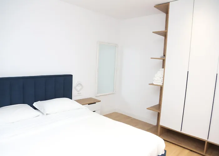 Orchide Mine Peza * ティラナ