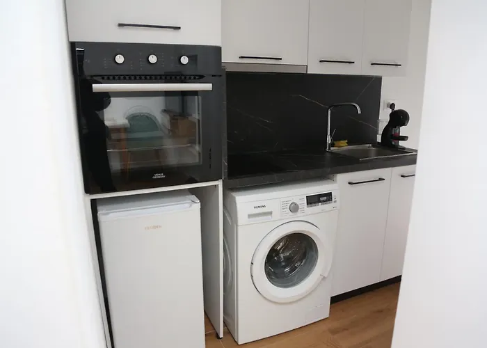 Orchide Mine Peza アパート