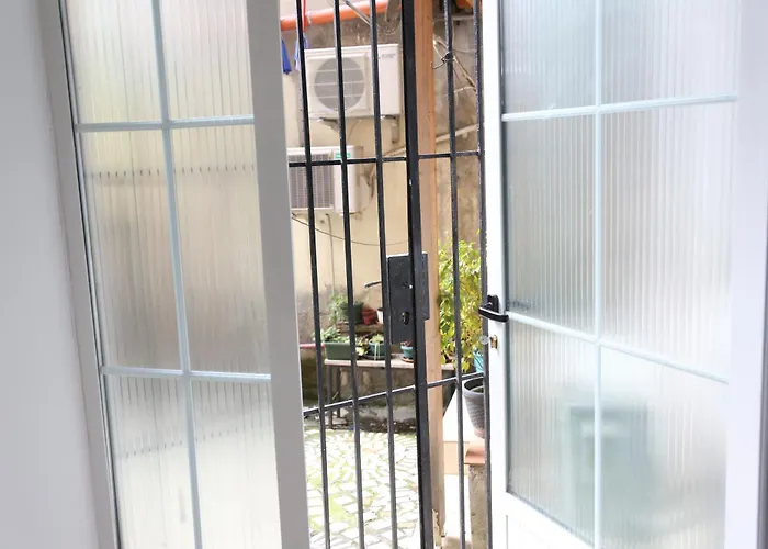 Orchide Mine Peza アパート ティラナ